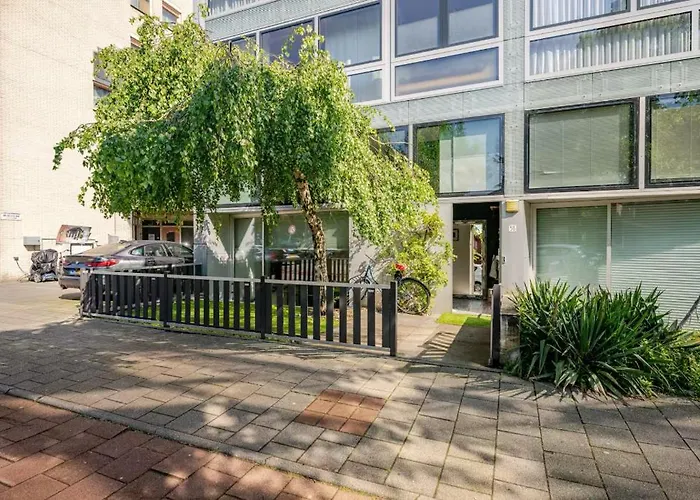 Quiet Garden West - By Peter Habitación en casa particular *