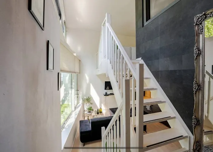 Habitación en casa particular Quiet Garden West - By Peter *