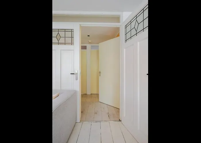 Quiet Garden West - By Peter Ámsterdam