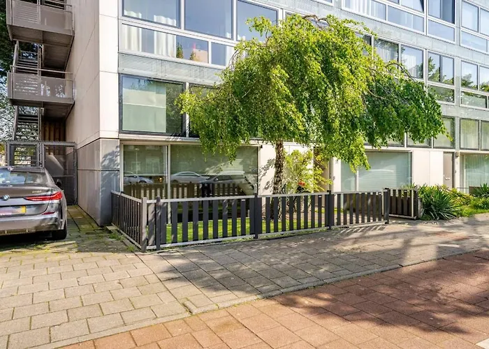 Quiet Garden West - By Peter Habitación en casa particular