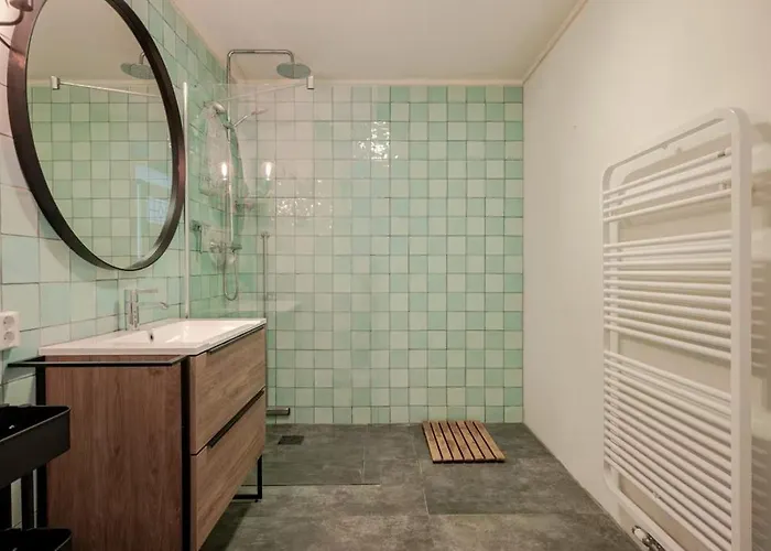 Quiet Garden West - By Peter Habitación en casa particular